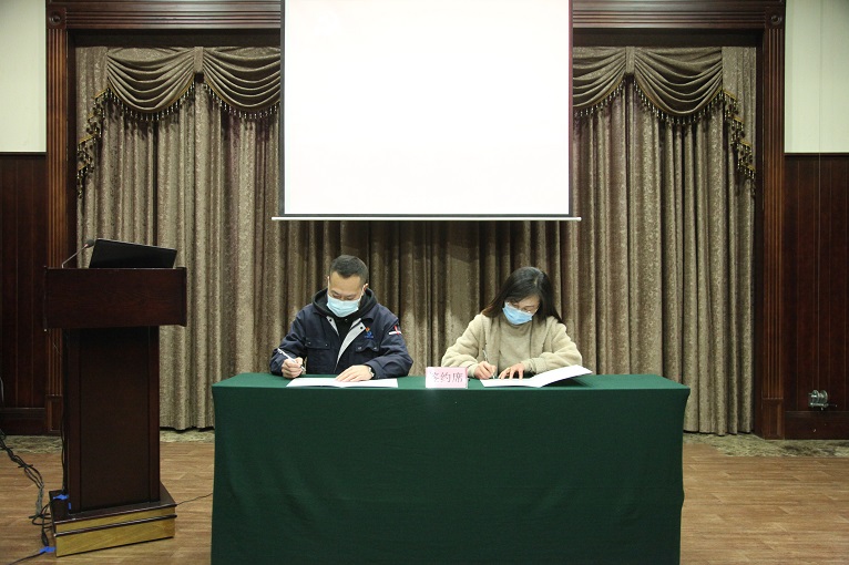航發(fā)科技葉片分廠黨委與鑫坤機(jī)械黨支部召開黨建共建簽約儀式，發(fā)揮黨組織作用，共建促發(fā)展